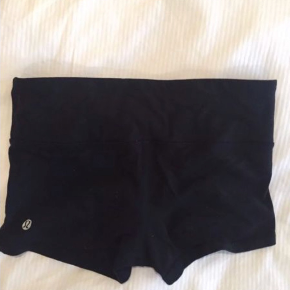 Lululemon shorts size 6